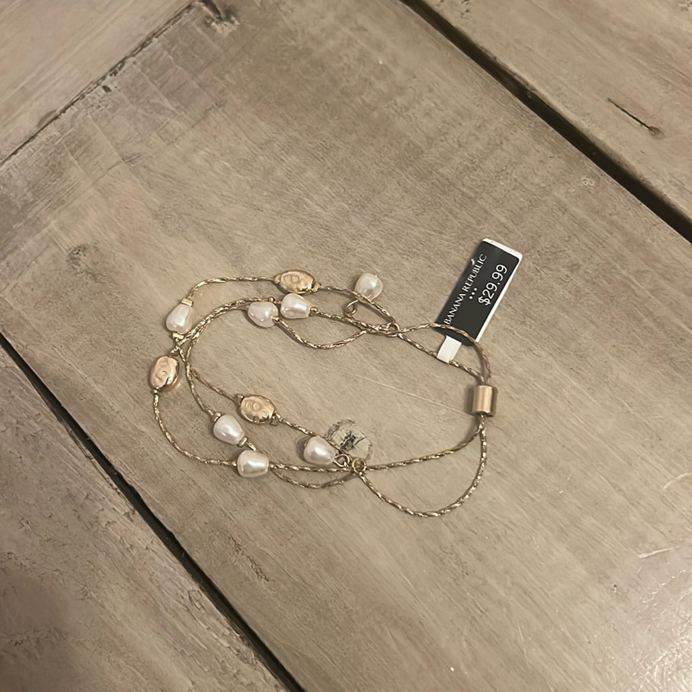 Banana Republic gold bead/pearl bracelet